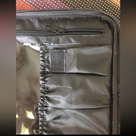 New Travel MakeUp Case and Accessories - Picture 10 of 13